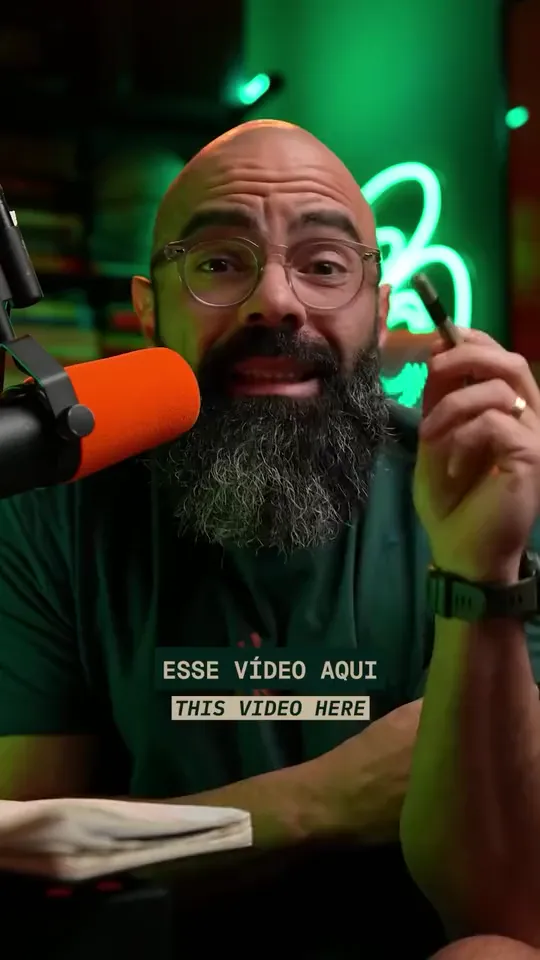 Leo Becker speaking into an orange microphone, looping animation